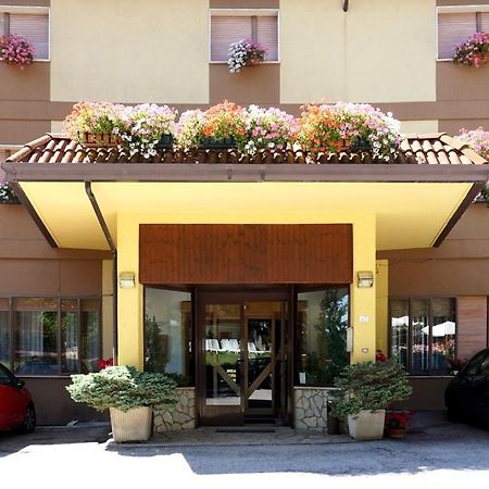 Family Hotel Como Rivisondoli Luaran gambar
