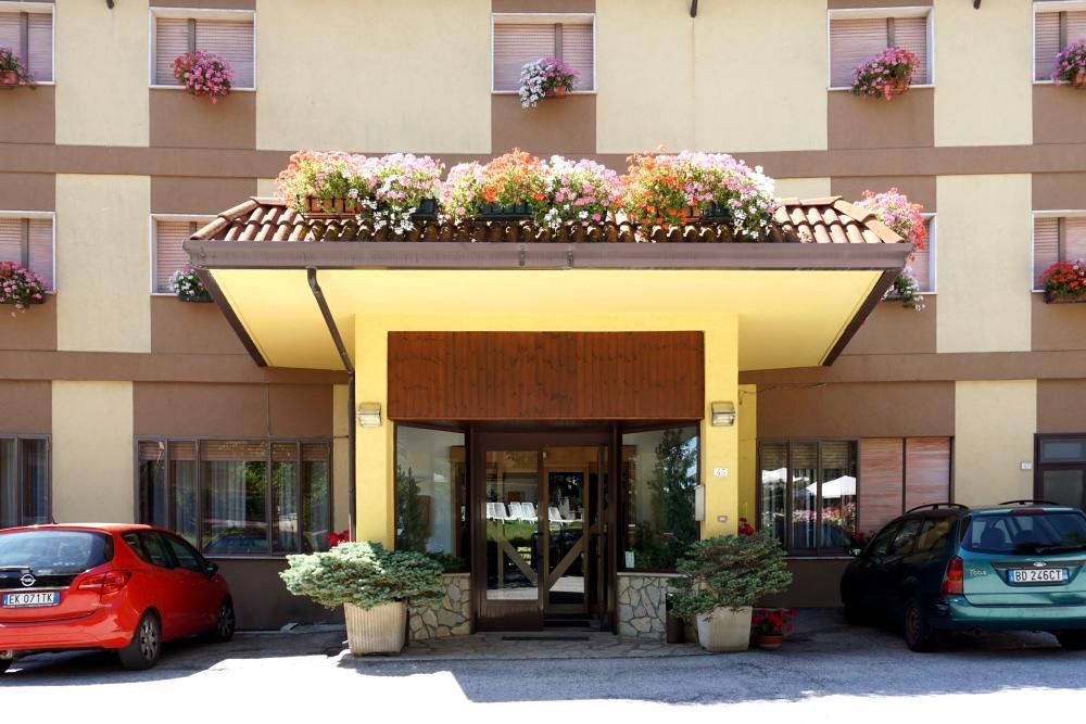Family Hotel Como Rivisondoli Luaran gambar