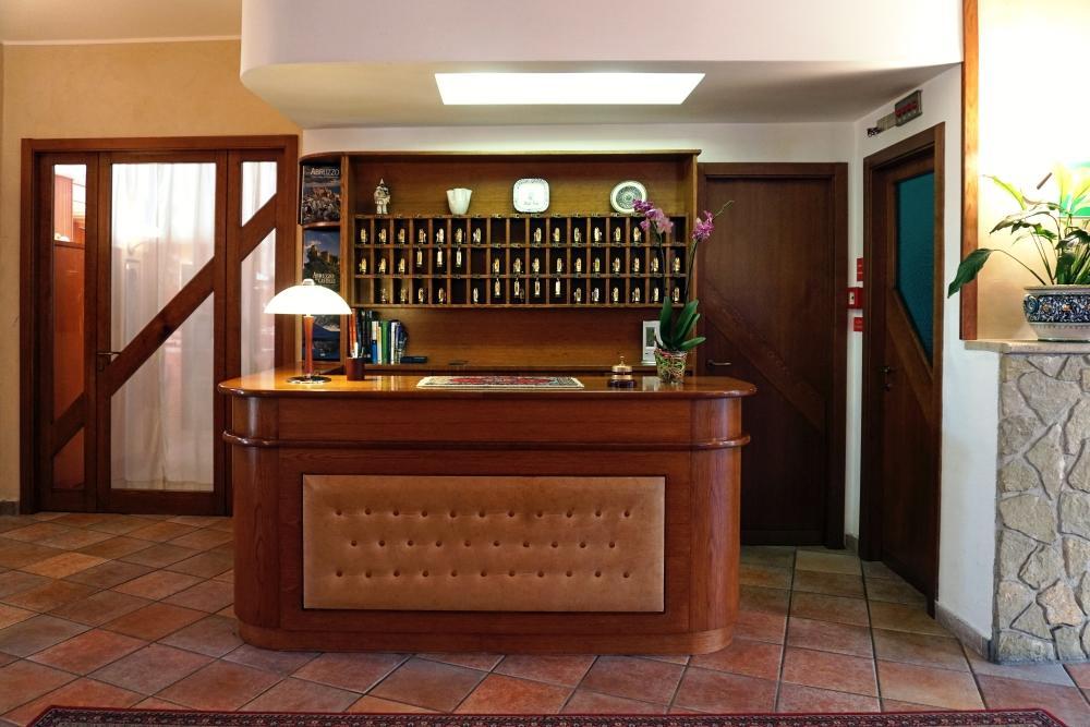 Family Hotel Como Rivisondoli Luaran gambar