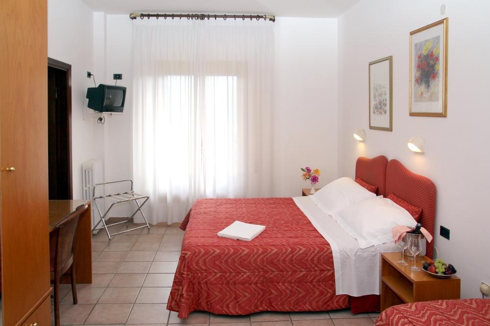 Family Hotel Como Rivisondoli Luaran gambar
